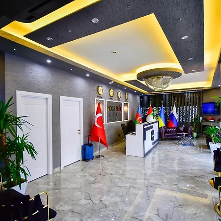 Loca Life Airport מלון