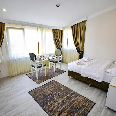 מלון Loca Life Airport