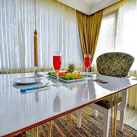 Hotel Loca Life Airport