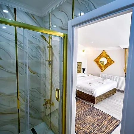 Hotel Loca Life Airport 3*