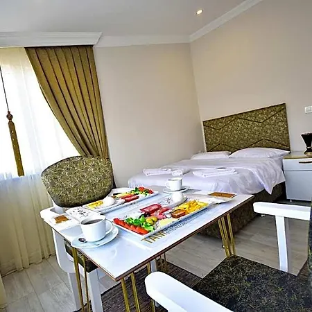 Hotel Loca Life Airport