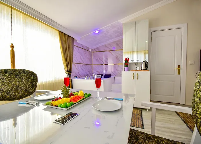 Hotel Loca Life Airport 3*